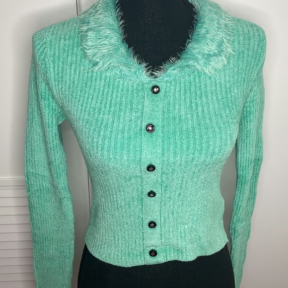 UO Mint Crop Sweater with Faux Fur Collar Size M - Picture 4 of 7